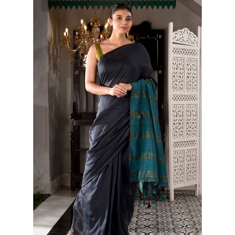 Black Pure Cotton Embellished Saree With Blouse - JD986596838