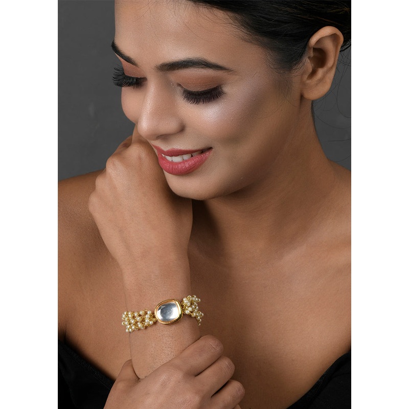 Gold Toned And White Kundan Charm Bracelet - JD986595153