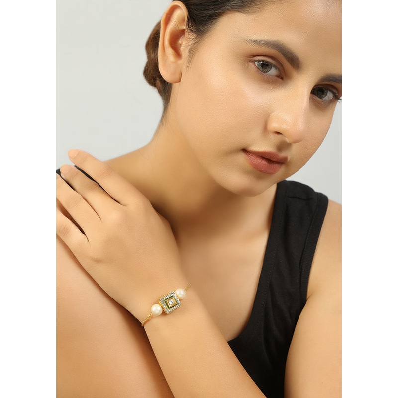 Handcrafted Kundan Studded Bracelet With Pearls - JD986595158