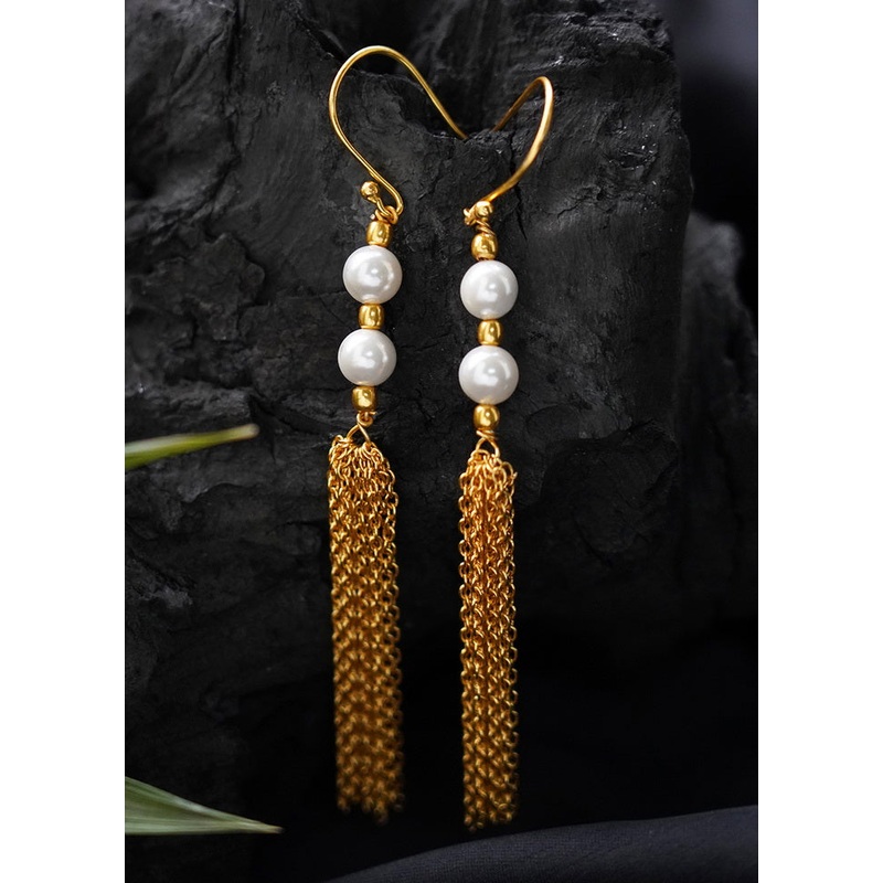 A Stunning Earrings In The Matt Gold Finish With Intricate Handcrafted Detailing - JD986593096