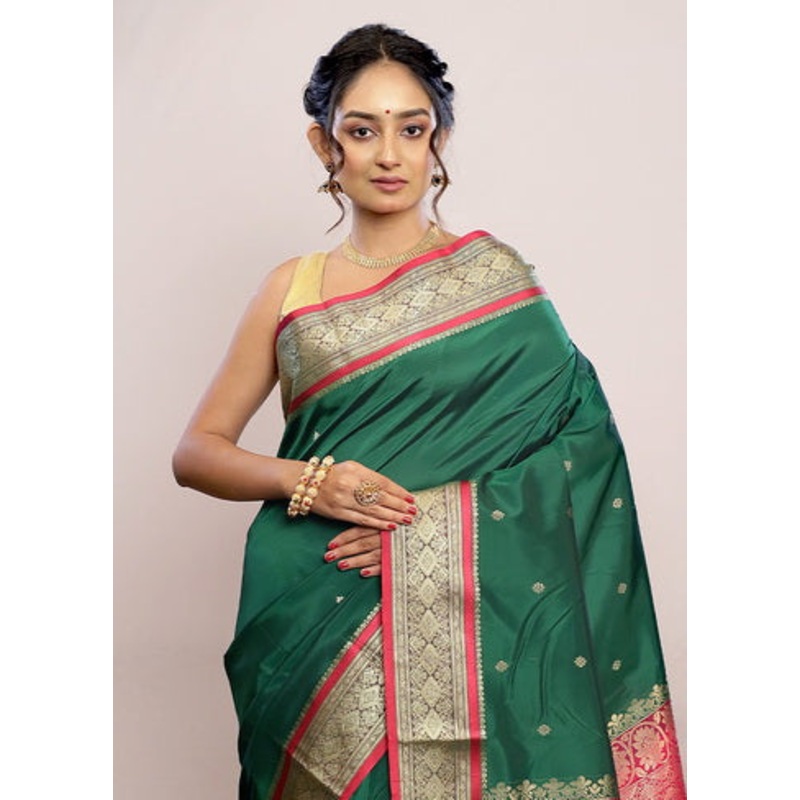 Green Kanjivaram Silk Saree With Blouse Piece - JD986588821